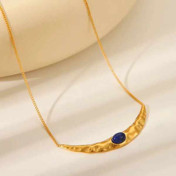 Gold_Retro_Moon_Necklace_For_Women